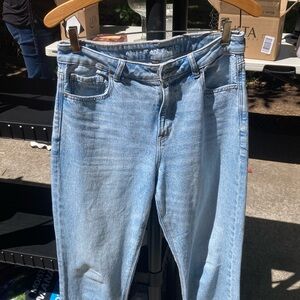 American Eagle light wash mom jeans